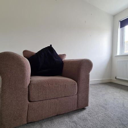 Superking Bedroom Close To The A30 Camborne Bagian luar foto