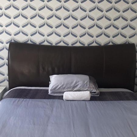 Superking Bedroom Close To The A30 Camborne Bagian luar foto
