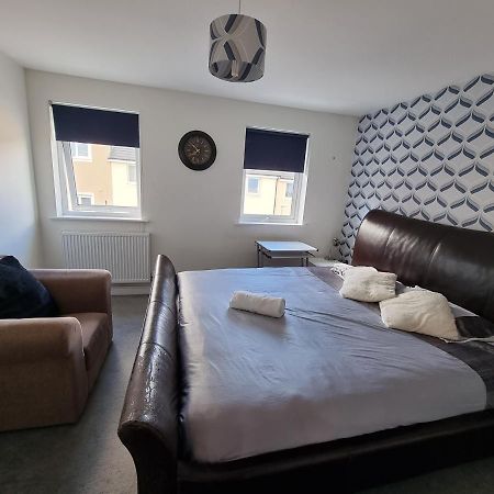 Superking Bedroom Close To The A30 Camborne Bagian luar foto