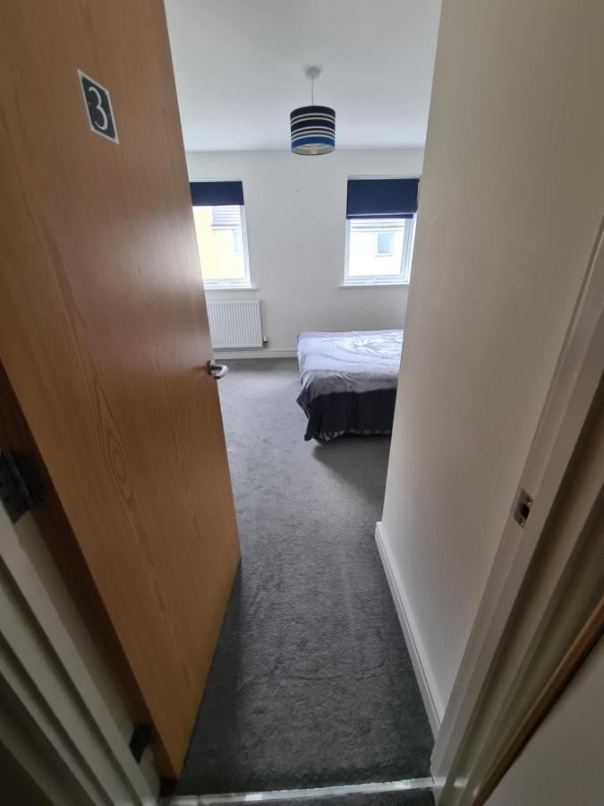 Superking Bedroom Close To The A30 Camborne Bagian luar foto