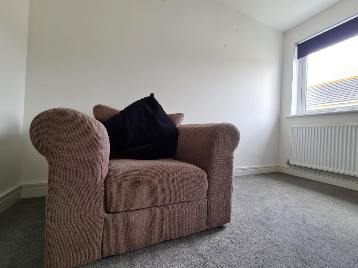 Superking Bedroom Close To The A30 Camborne Bagian luar foto