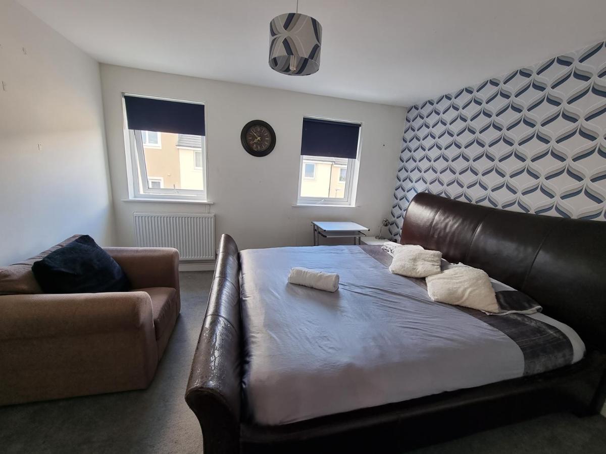 Superking Bedroom Close To The A30 Camborne Bagian luar foto
