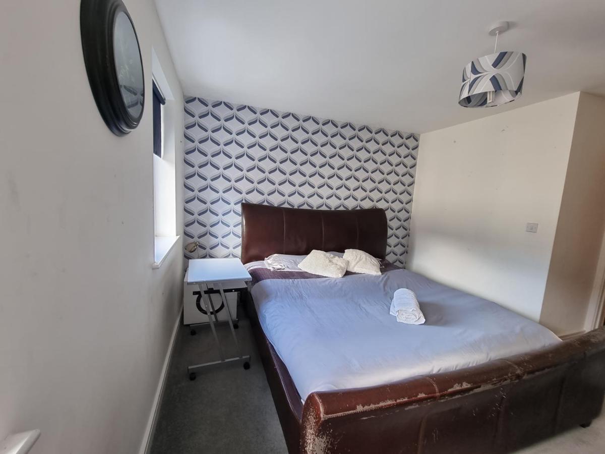 Superking Bedroom Close To The A30 Camborne Bagian luar foto