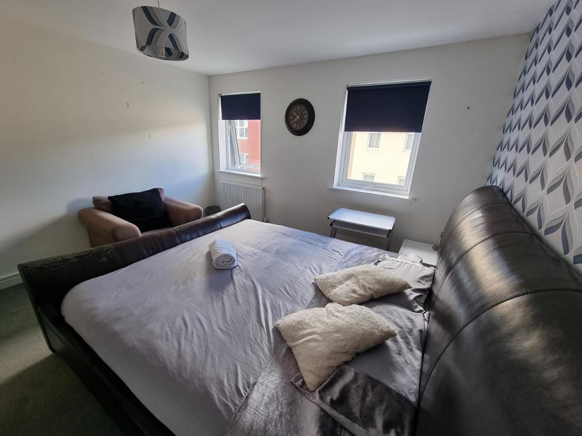 Superking Bedroom Close To The A30 Camborne Bagian luar foto