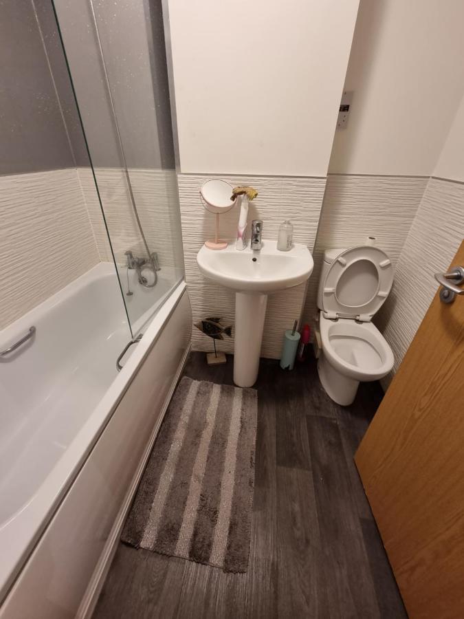 Superking Bedroom Close To The A30 Camborne Bagian luar foto