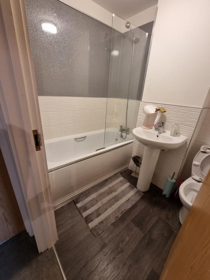 Superking Bedroom Close To The A30 Camborne Bagian luar foto