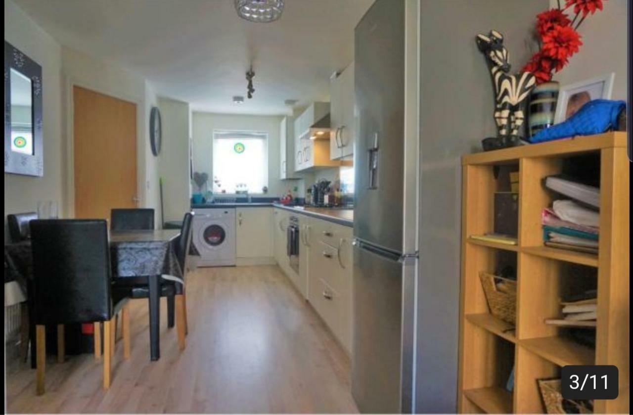 Superking Bedroom Close To The A30 Camborne Bagian luar foto